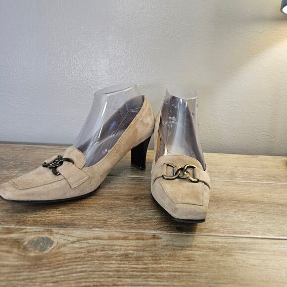 Liz Claiborne Shoes - Villager Liz Claiborne Ophelia Suede LoaferPumps Beige 8M Y2K Preppy Old$ Career